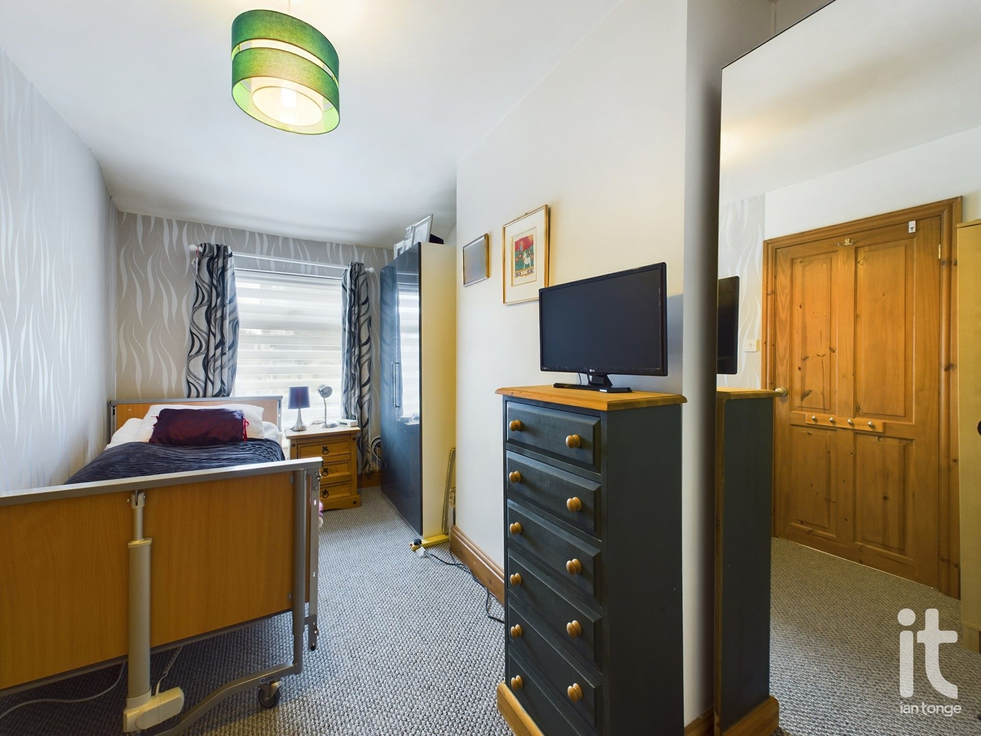 2 bedroom mid terraced house To Let in Stockport - Photograph 13.