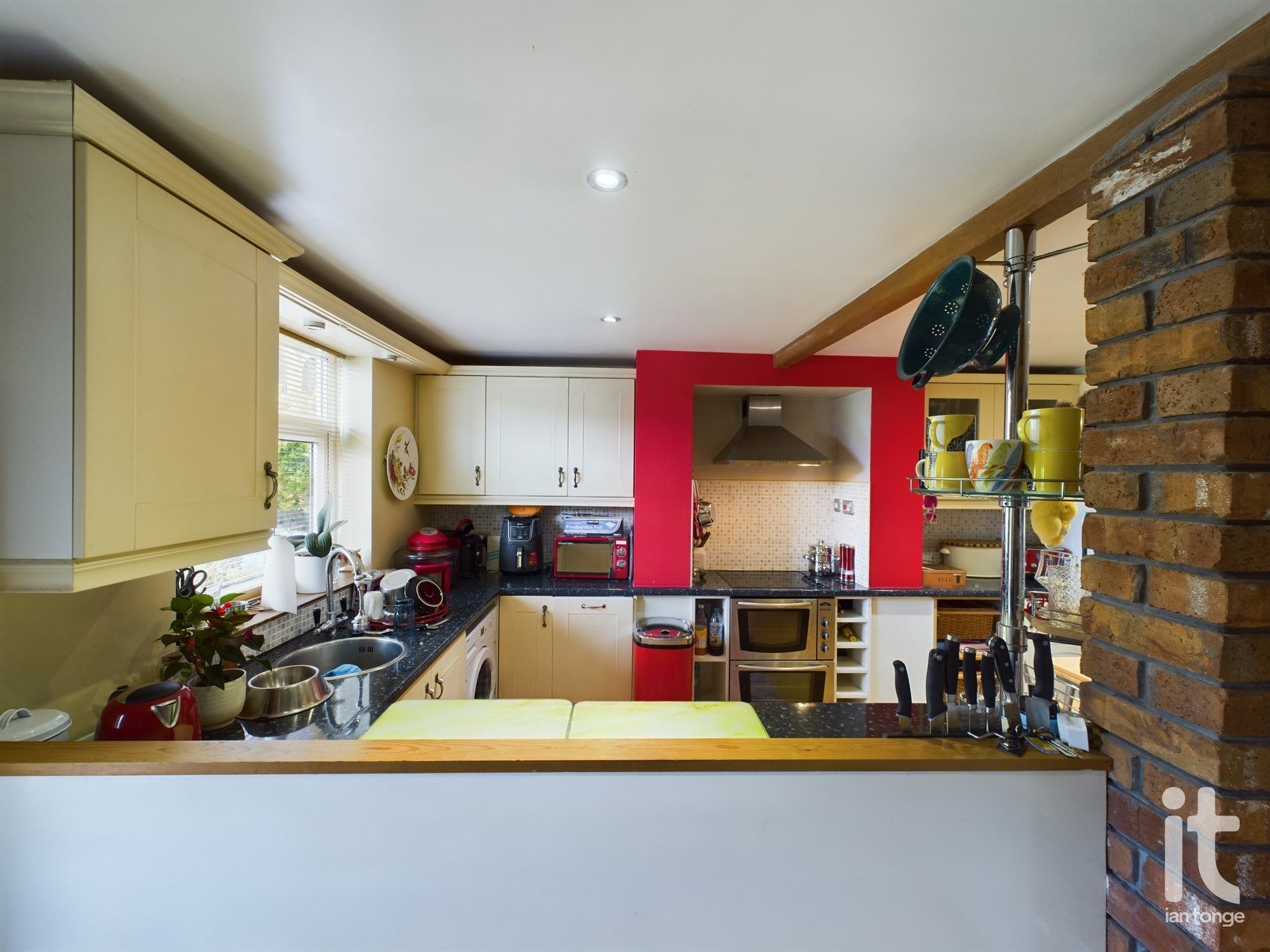2 bedroom mid terraced house To Let in Stockport - Photograph 5.