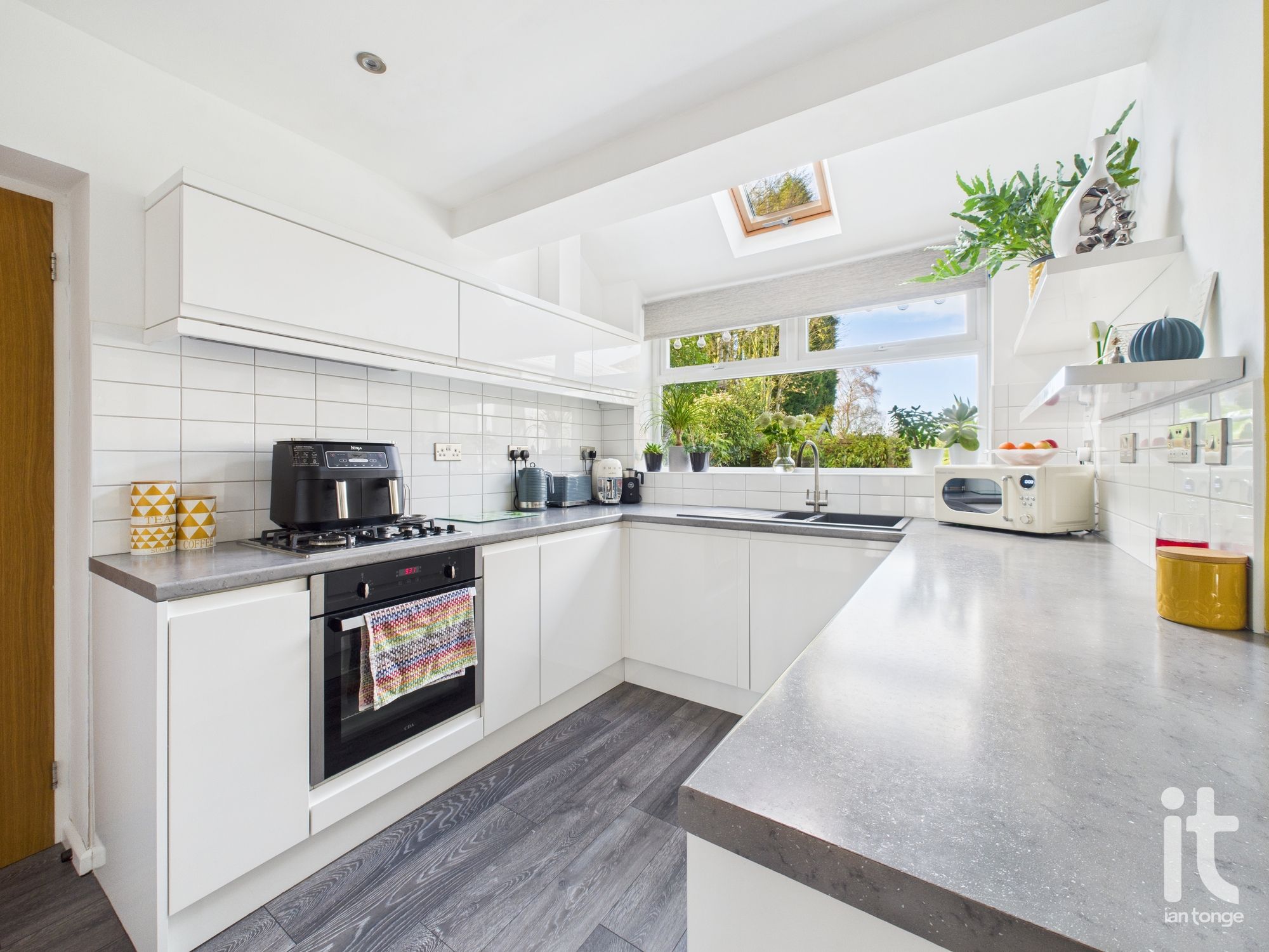 3 bedroom semi-detached house For Sale in Stockport - Photograph 8.