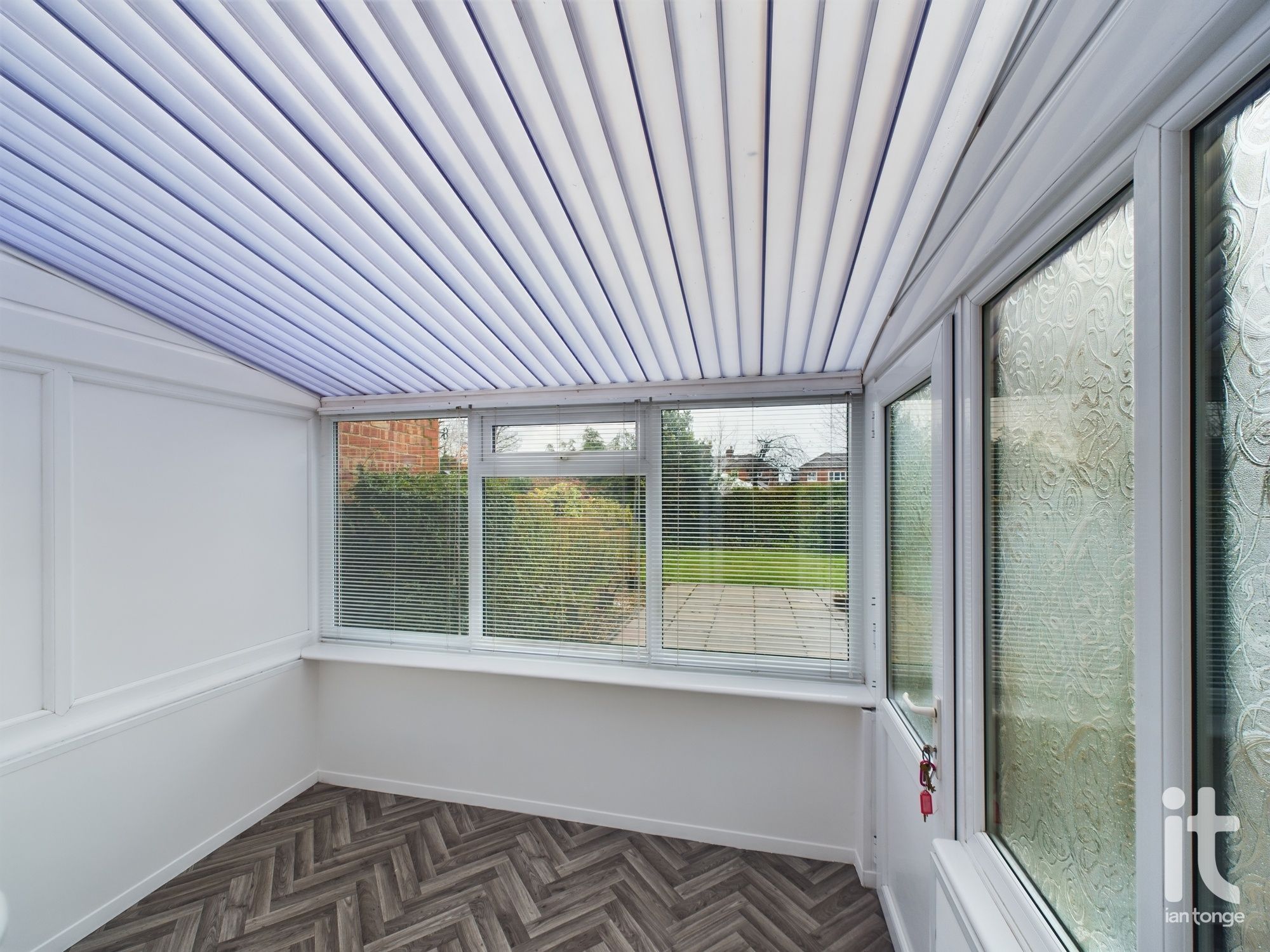3 bedroom semi-detached house Sold in Stockport - Photograph 11.