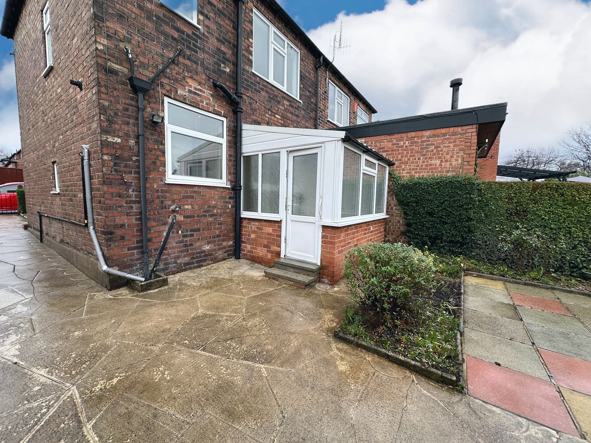 3 bedroom semi-detached house Sold in Stockport - Photograph 20.