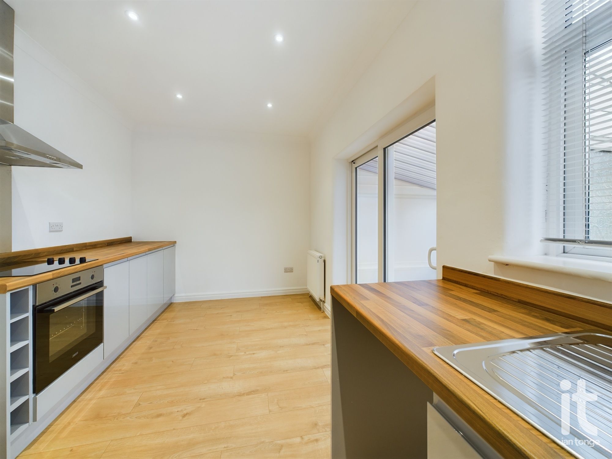 3 bedroom semi-detached house Sold in Stockport - Photograph 2.