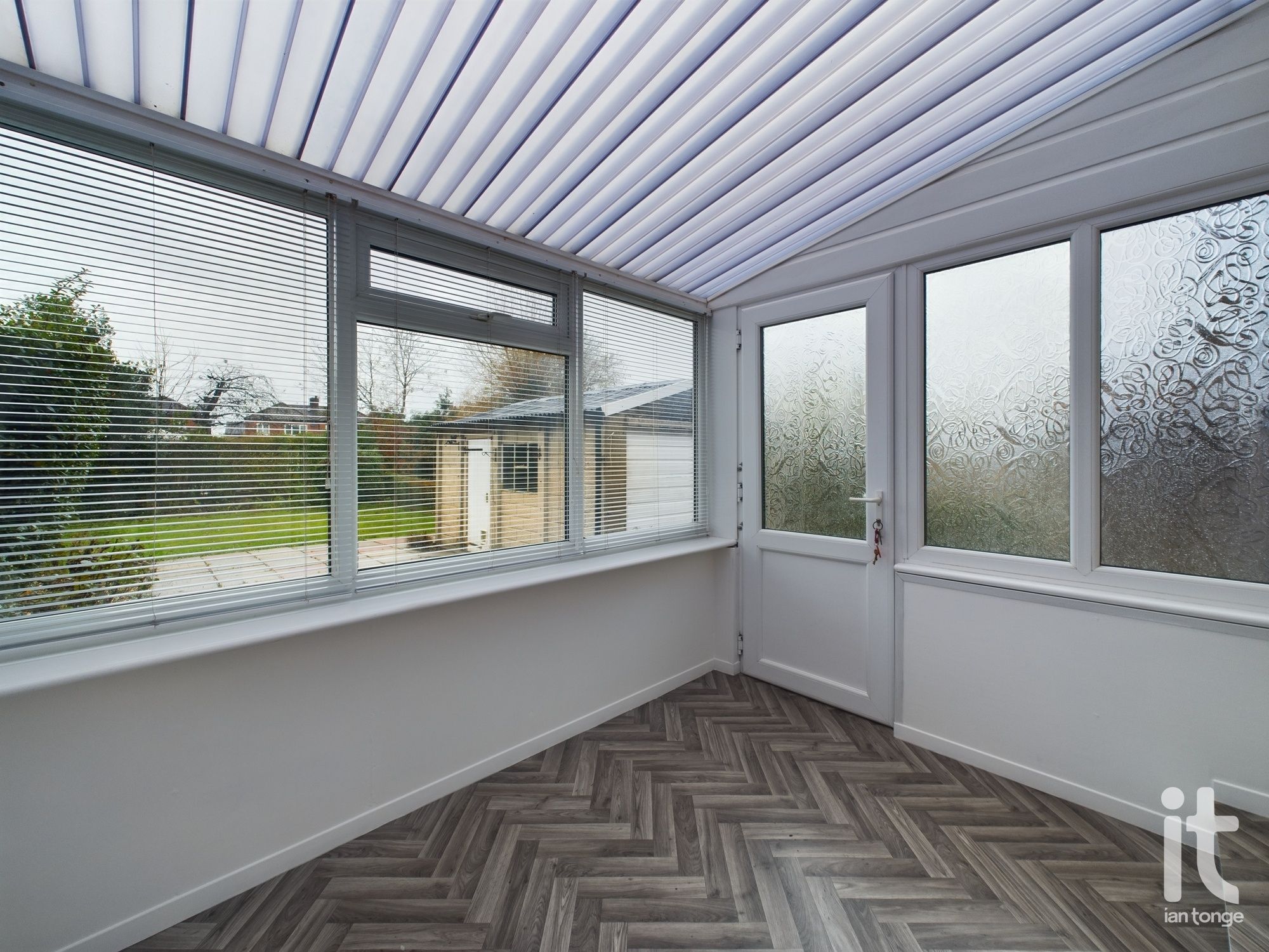 3 bedroom semi-detached house Sold in Stockport - Photograph 4.