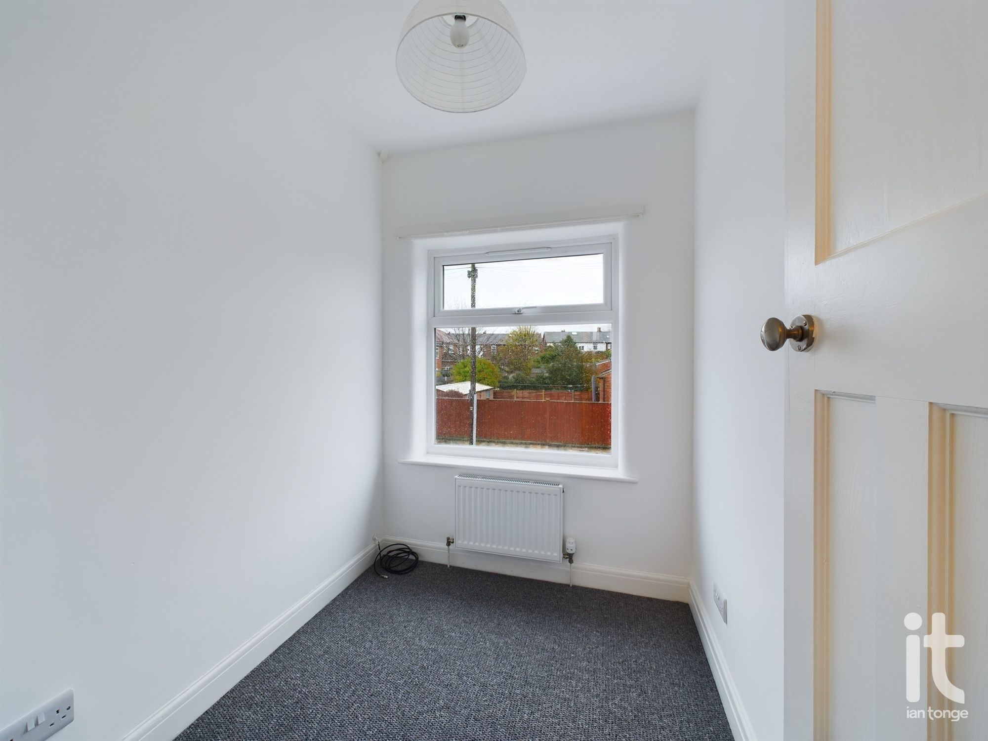 3 bedroom semi-detached house Sold in Stockport - Photograph 15.