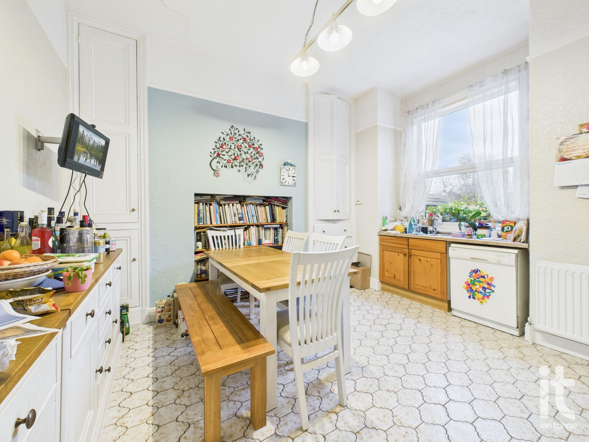 5 bedroom detached house For Sale in Stockport - Photograph 16.