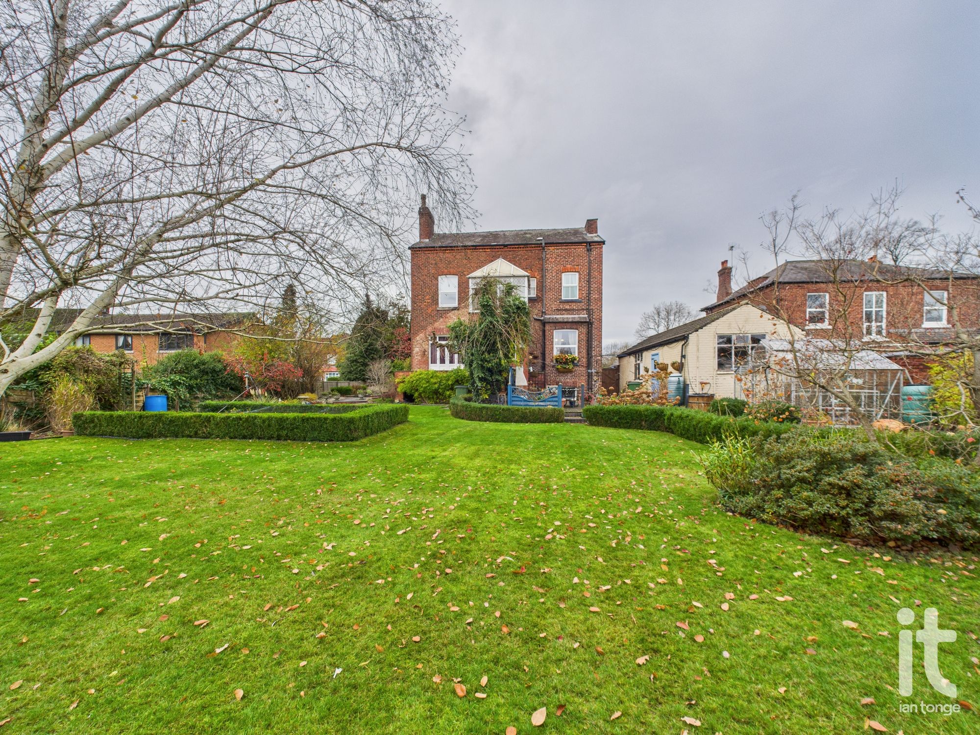 5 bedroom detached house For Sale in Stockport - Photograph 5.
