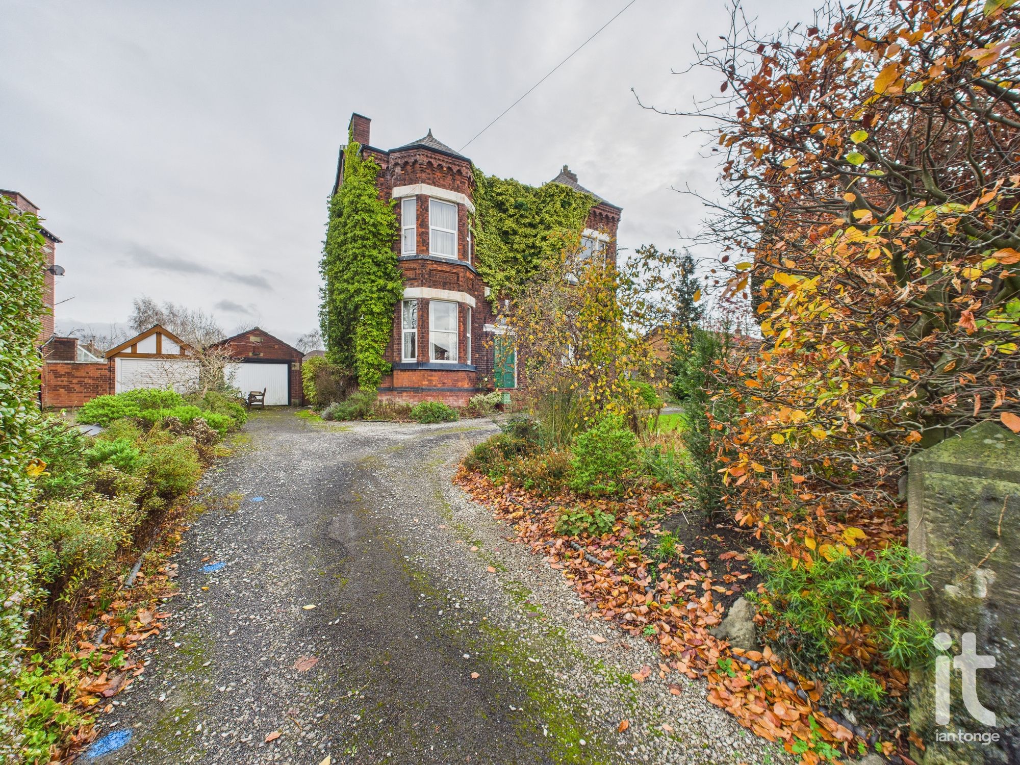 5 bedroom detached house For Sale in Stockport - Photograph 23.