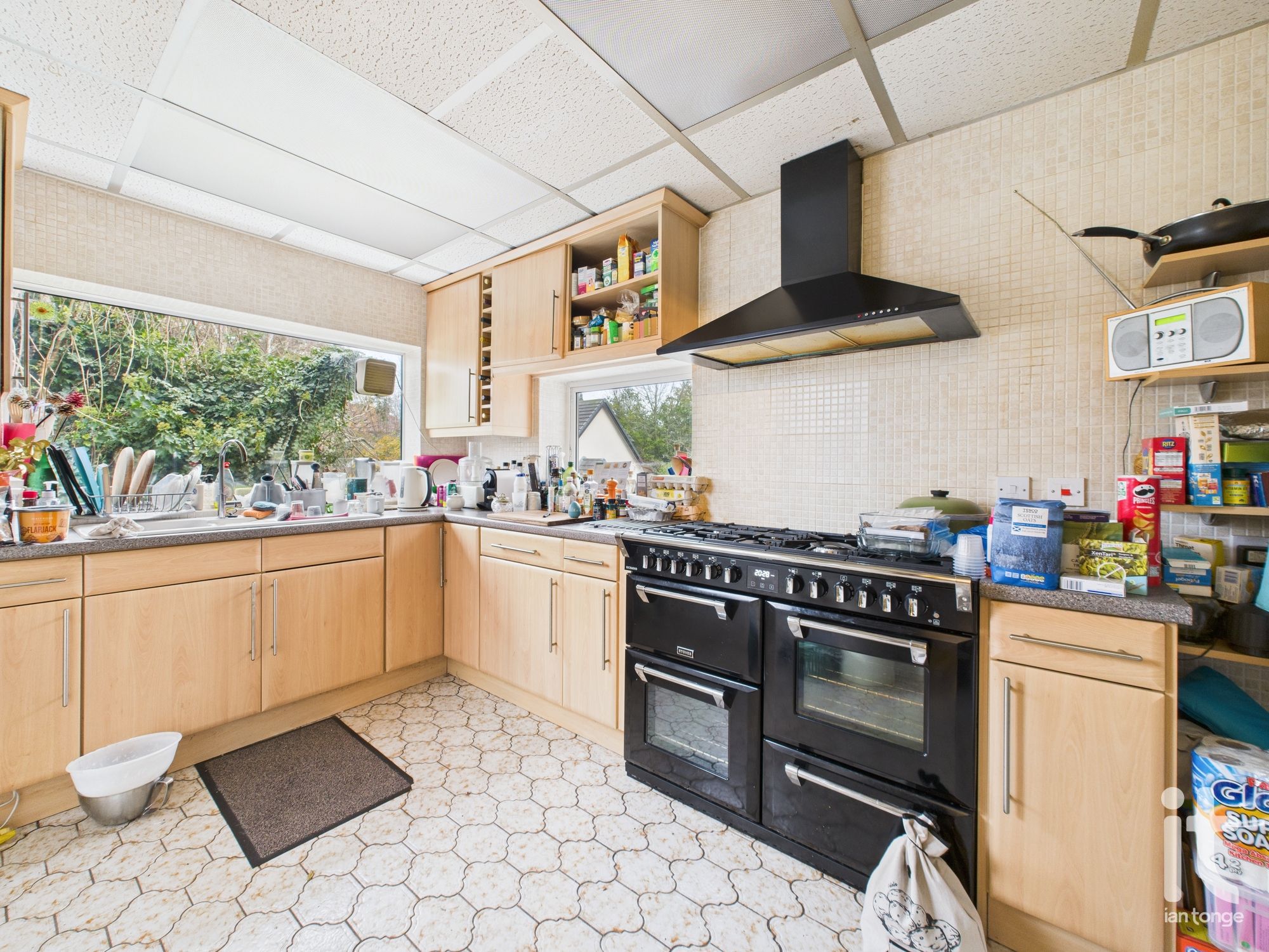 5 bedroom detached house For Sale in Stockport - Photograph 18.