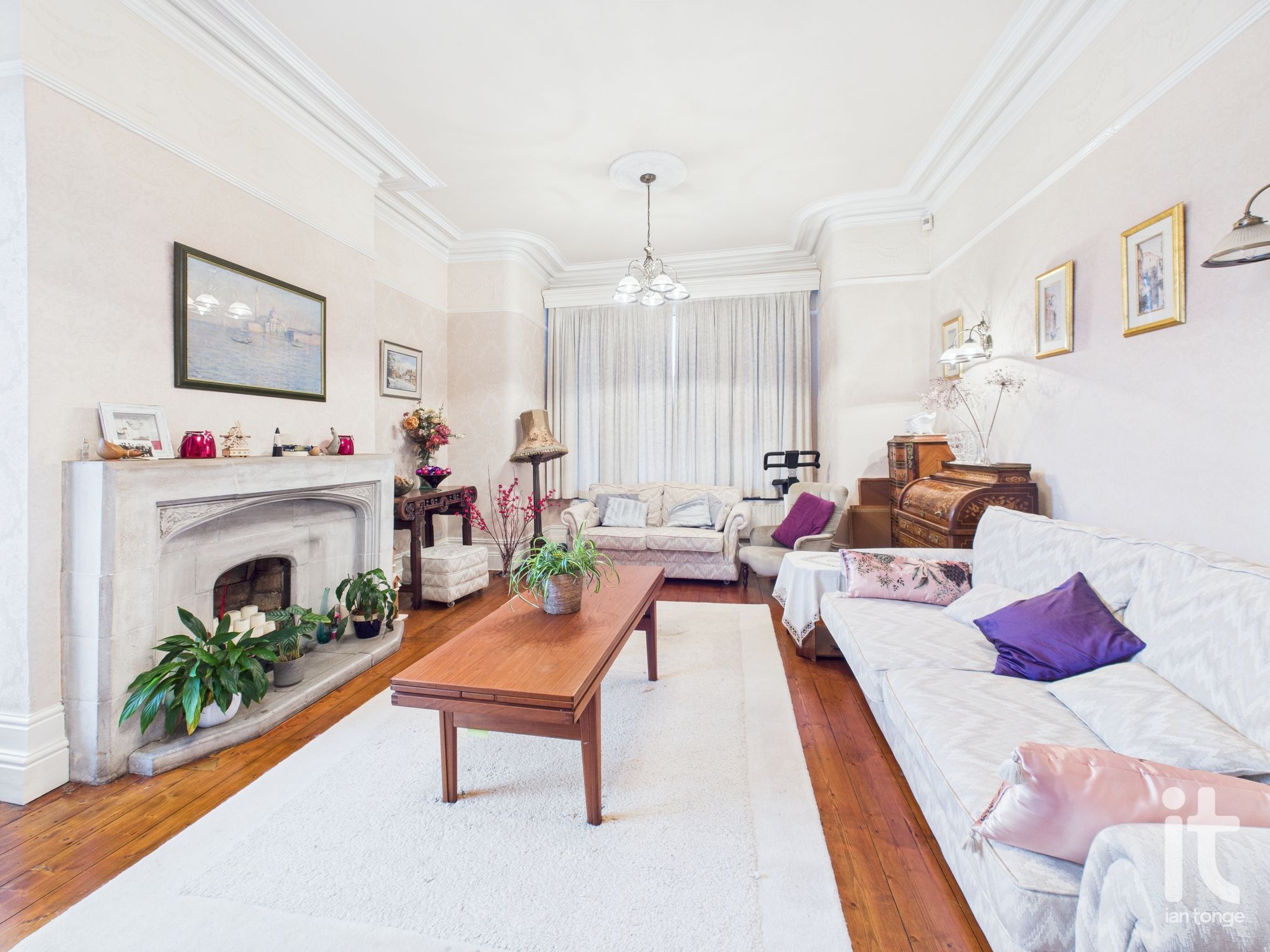 5 bedroom detached house For Sale in Stockport - Photograph 9.