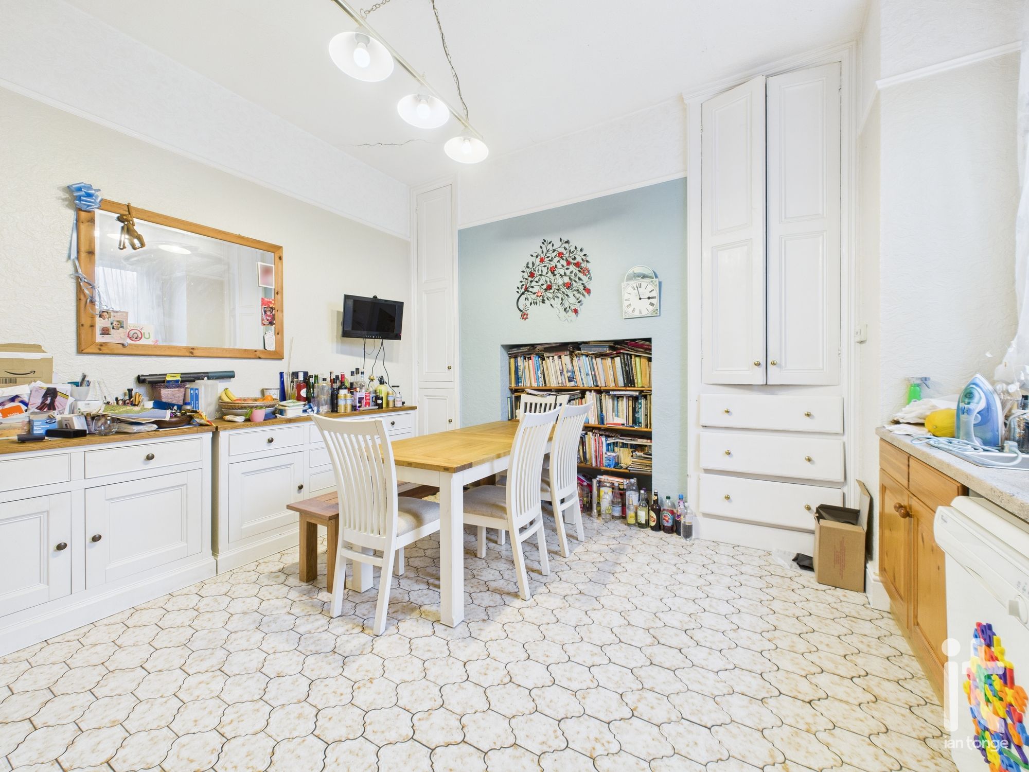 5 bedroom detached house For Sale in Stockport - Photograph 17.