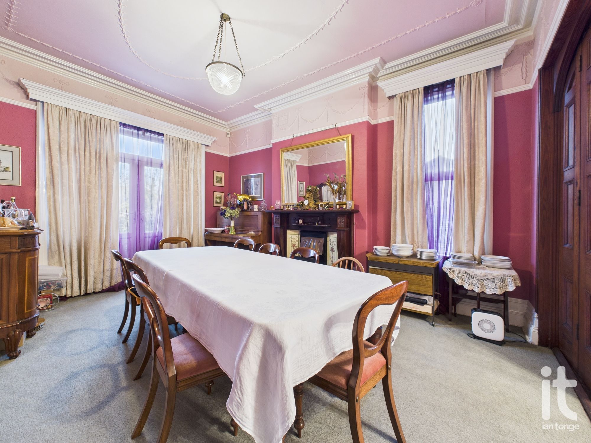 5 bedroom detached house For Sale in Stockport - Photograph 4.