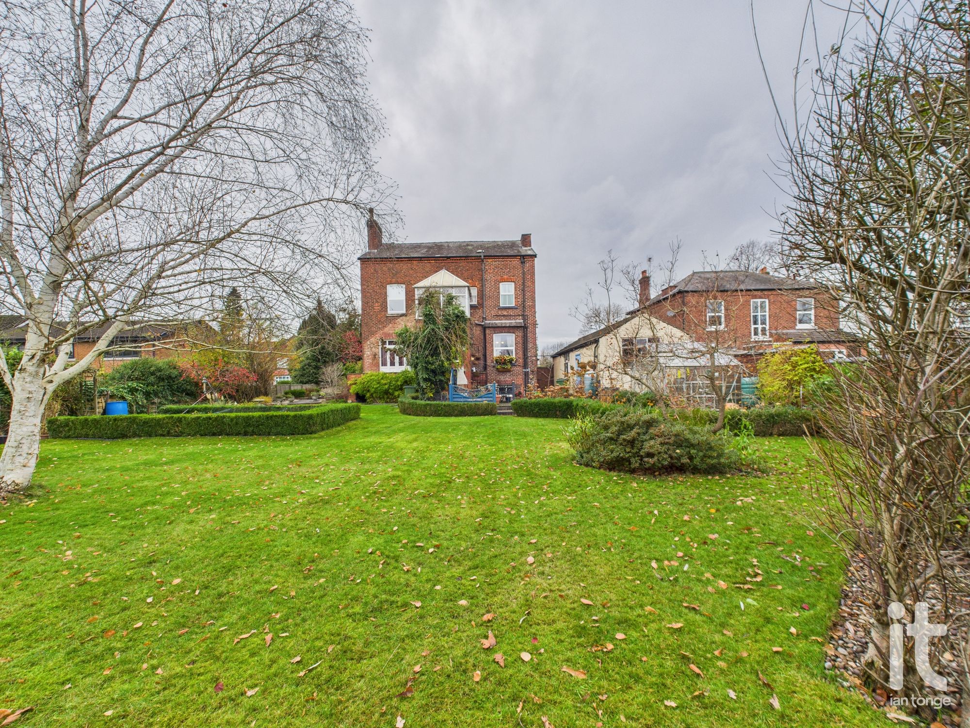 5 bedroom detached house For Sale in Stockport - Photograph 29.
