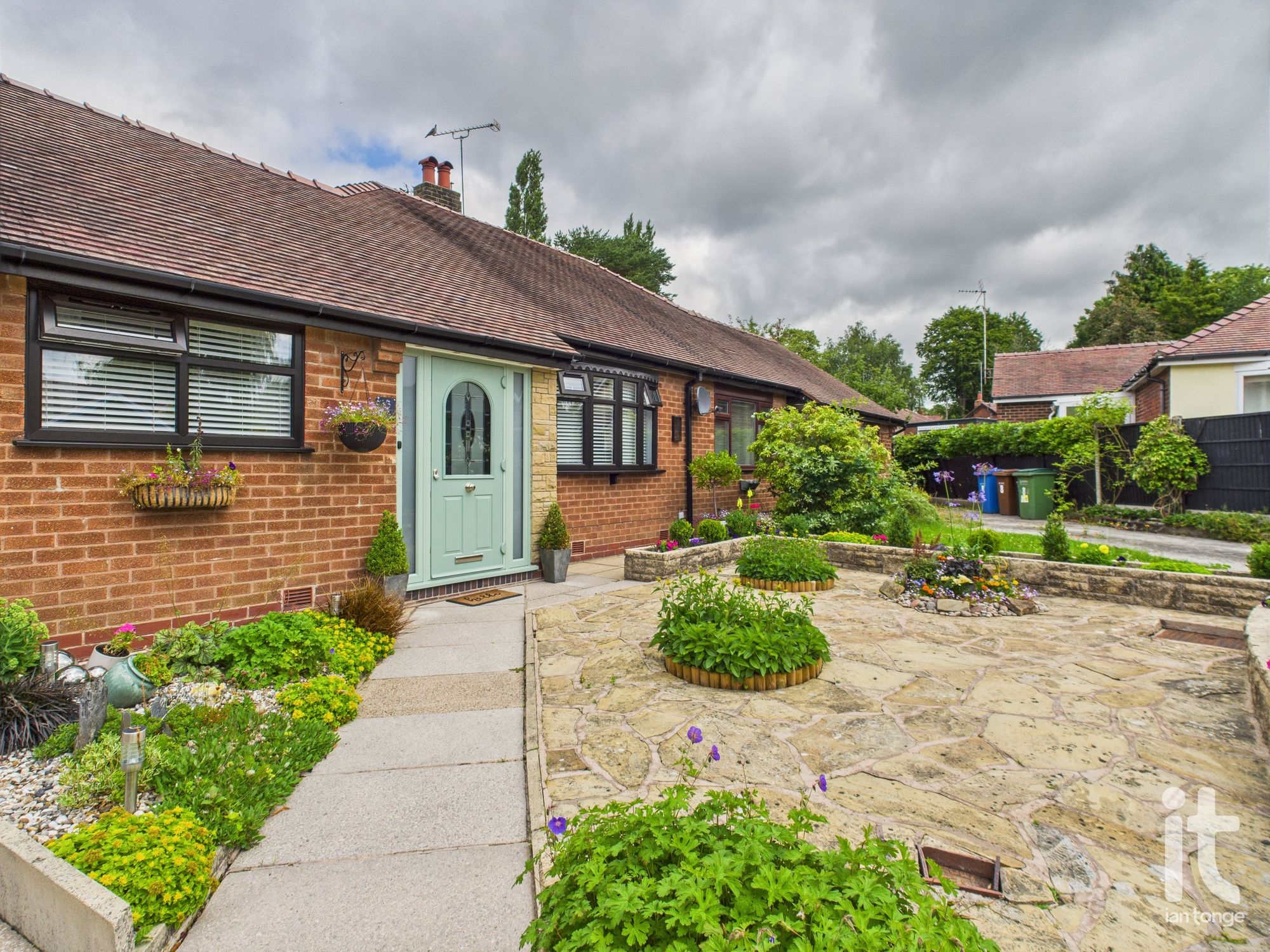 2 bedroom semi-detached bungalow For Sale in Stockport - Photograph 23.