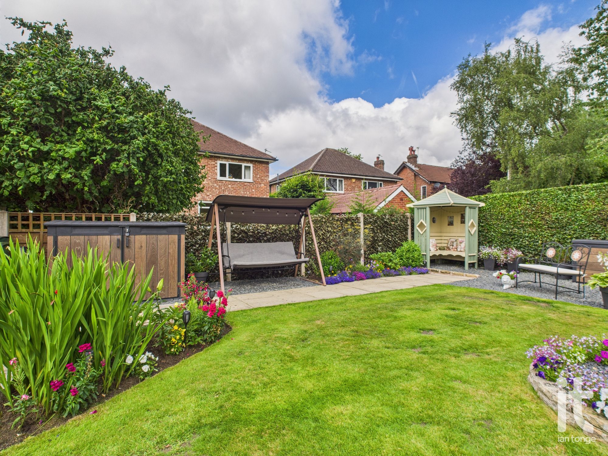 2 bedroom semi-detached bungalow For Sale in Stockport - Photograph 16.