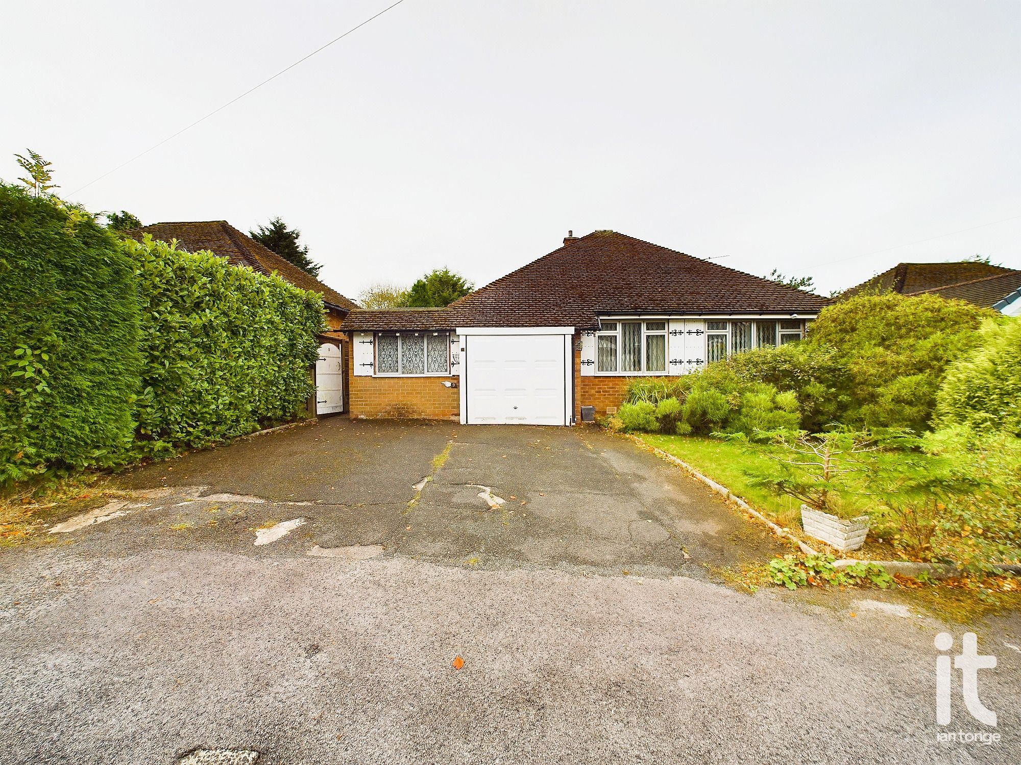 2 bedroom detached bungalow For Sale in Stockport - Photograph 2.