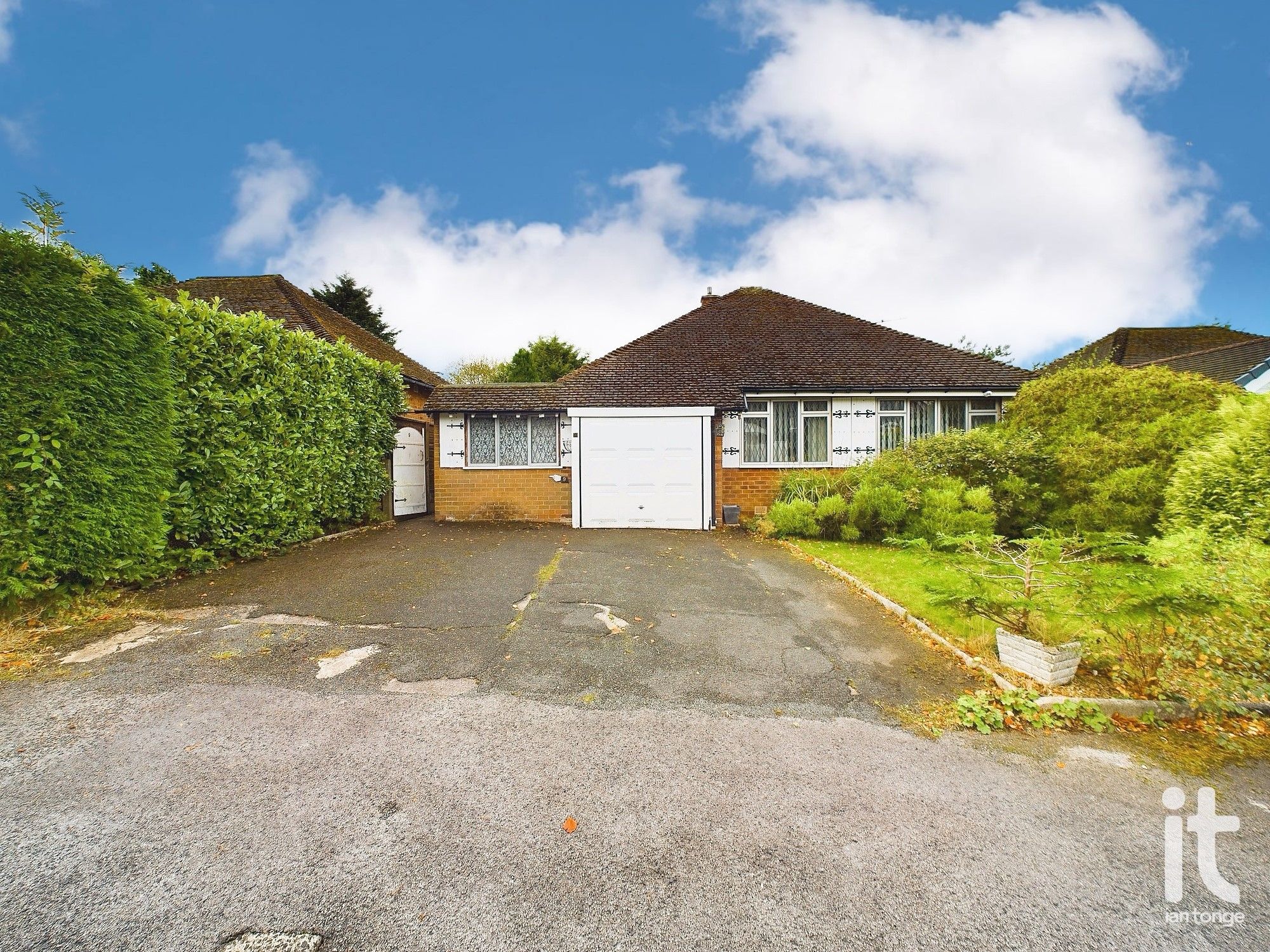 2 bedroom detached bungalow For Sale in Stockport - Photograph 1.