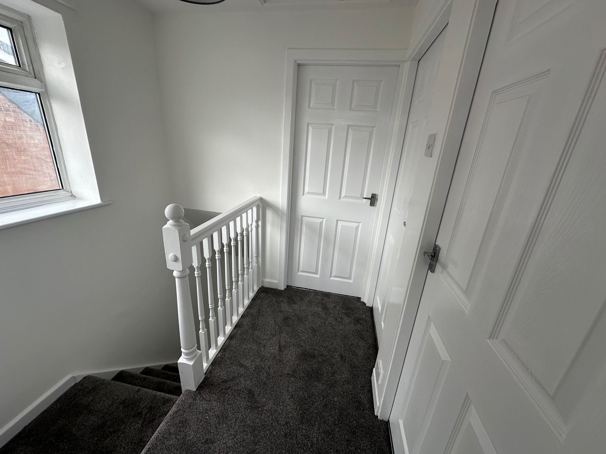 3 bedroom semi-detached house To Let in Stockport - Landing.