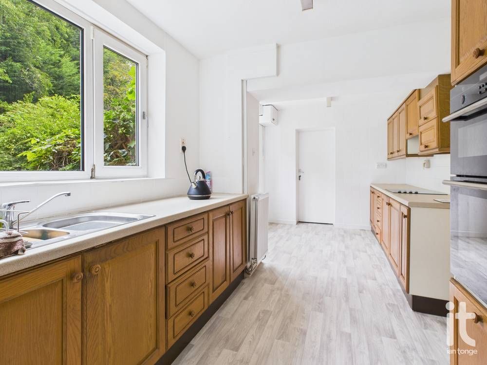3 bedroom detached house For Sale in Stockport - Photograph 13.