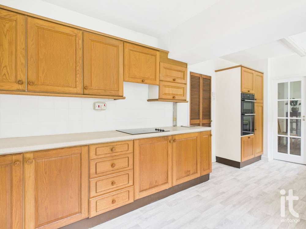 3 bedroom detached house For Sale in Stockport - Photograph 10.