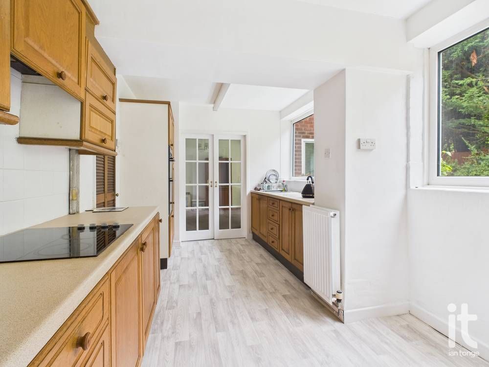 3 bedroom detached house For Sale in Stockport - Photograph 14.