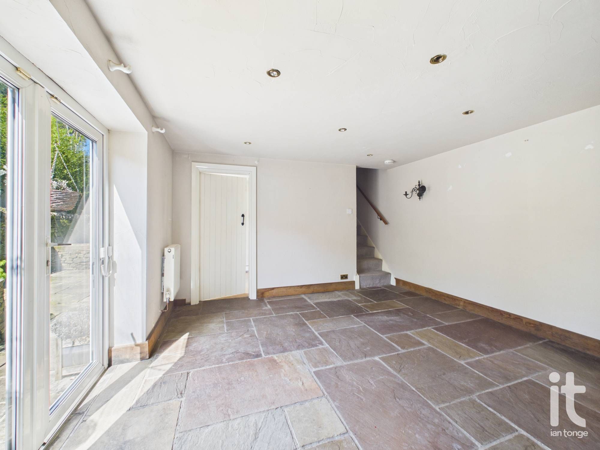 4 bedroom detached house For Sale in High Peak - Photograph 5.