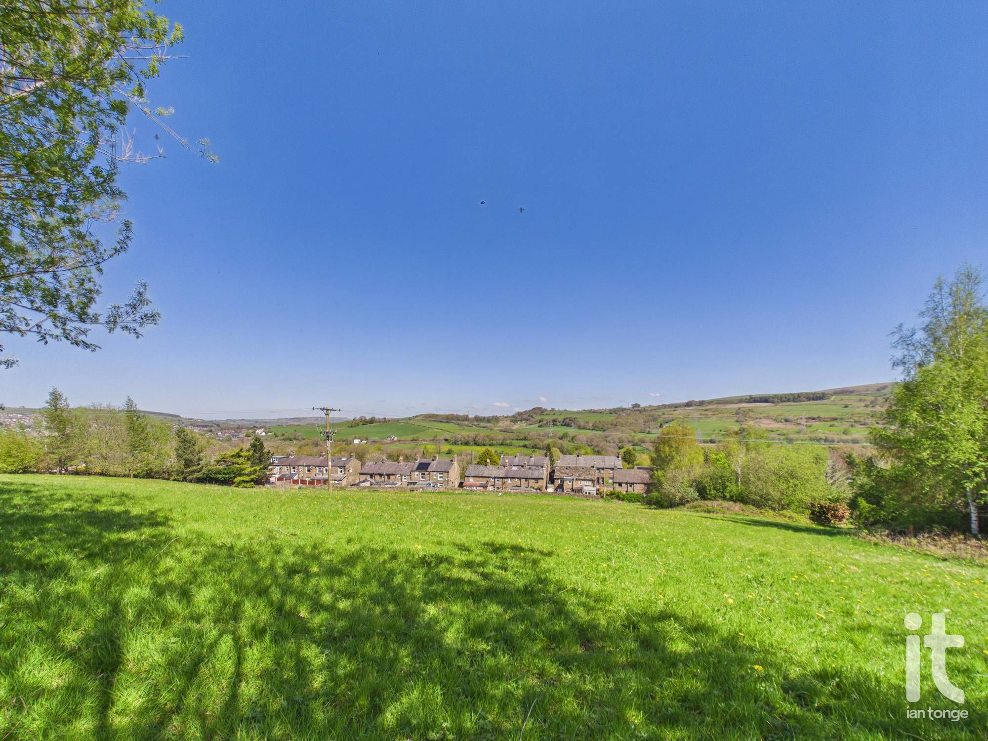 4 bedroom detached house For Sale in High Peak - Property photograph.