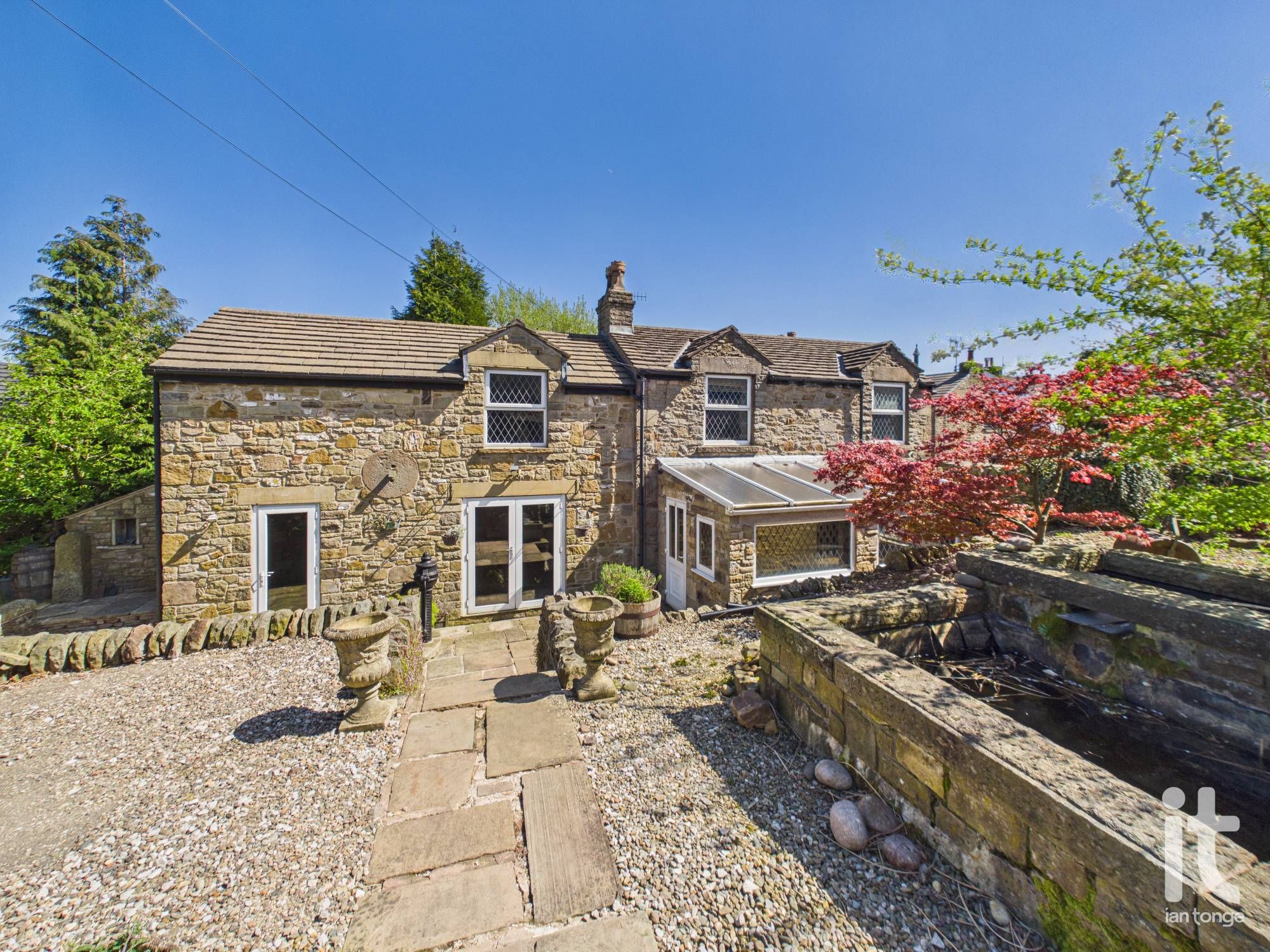 4 bedroom detached house For Sale in High Peak - Photograph 22.