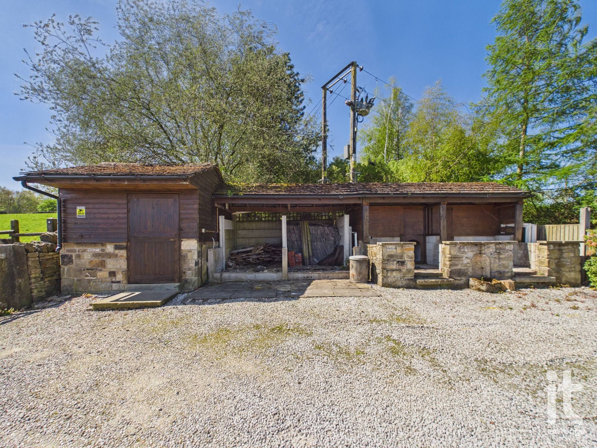 4 bedroom detached house For Sale in High Peak - Photograph 28.