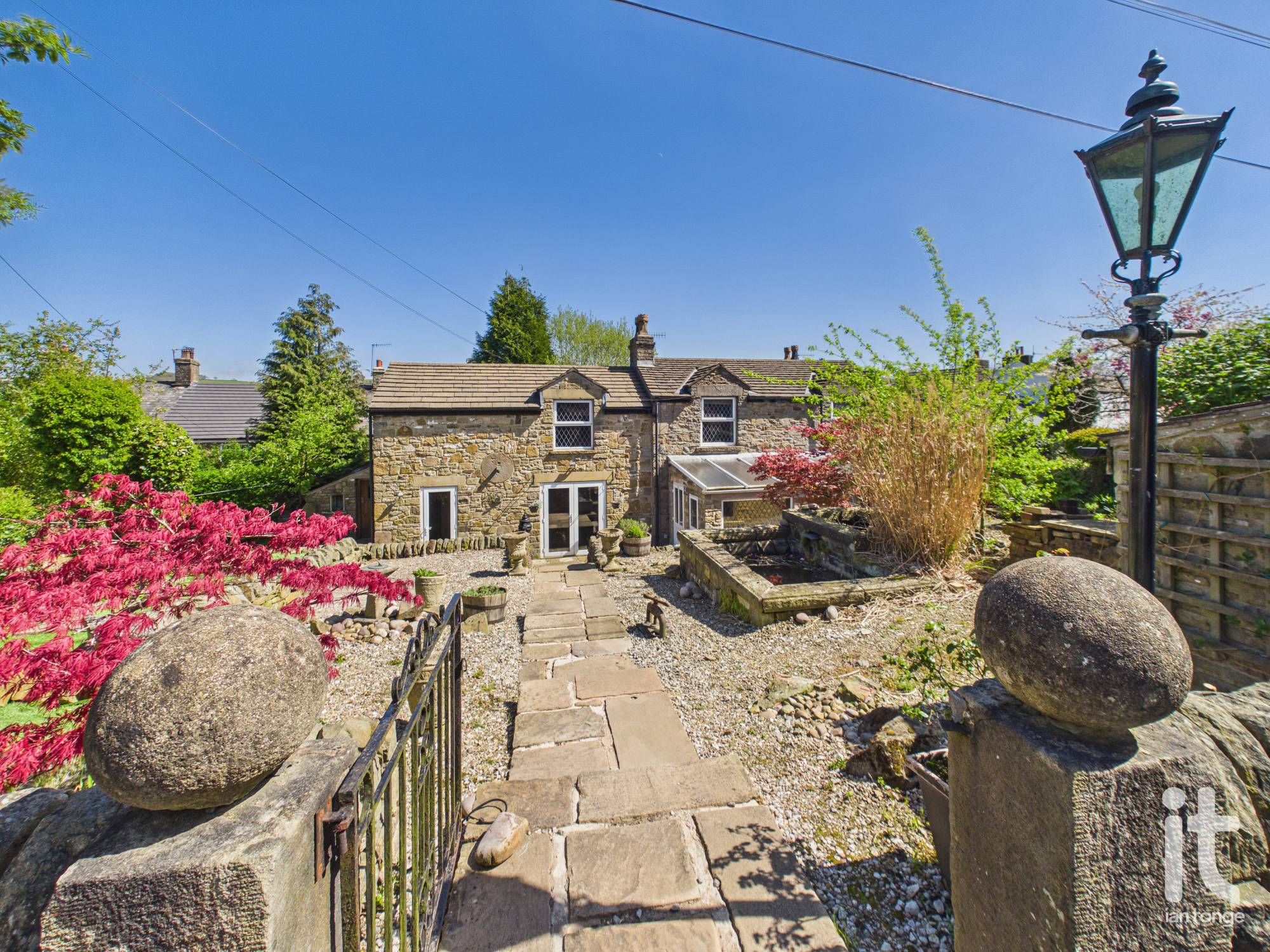 4 bedroom detached house For Sale in High Peak - Property photograph.