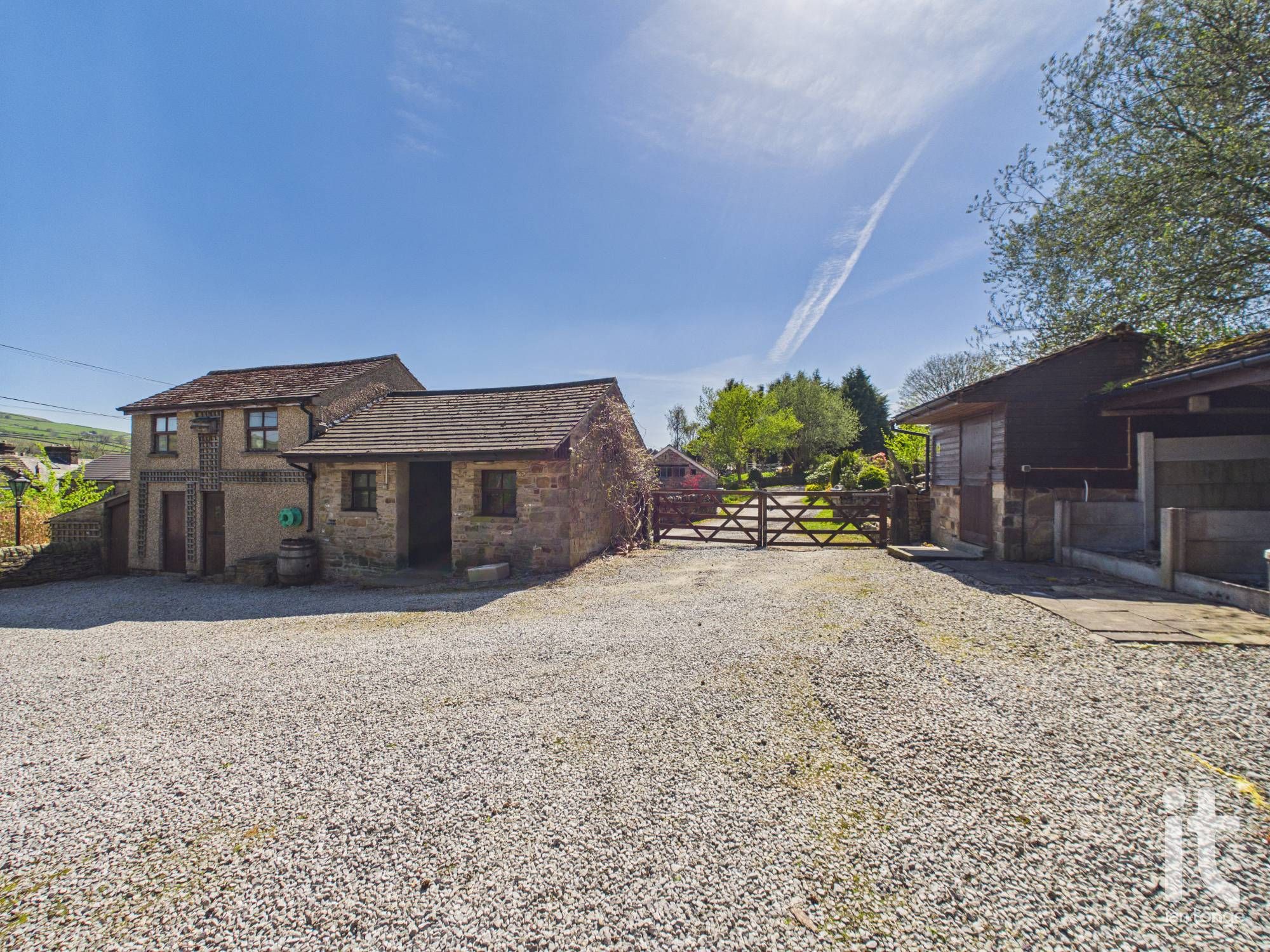 4 bedroom detached house For Sale in High Peak - Photograph 26.