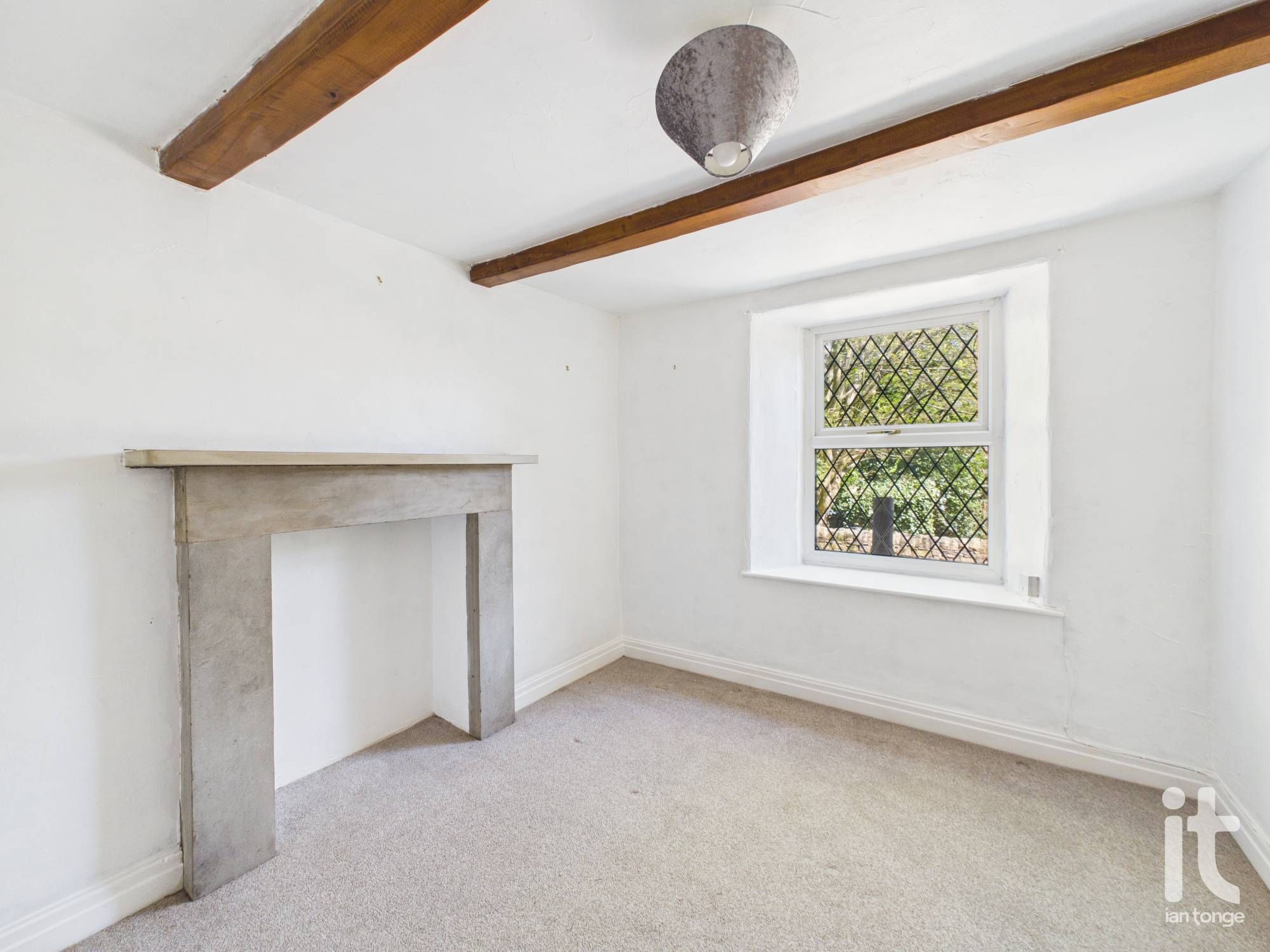 4 bedroom detached house For Sale in High Peak - Photograph 9.