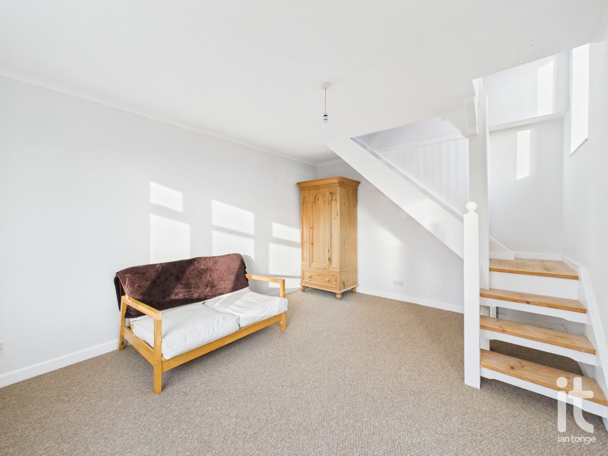 3 bedroom link detached bungalow For Sale in Stockport - Photograph 28.