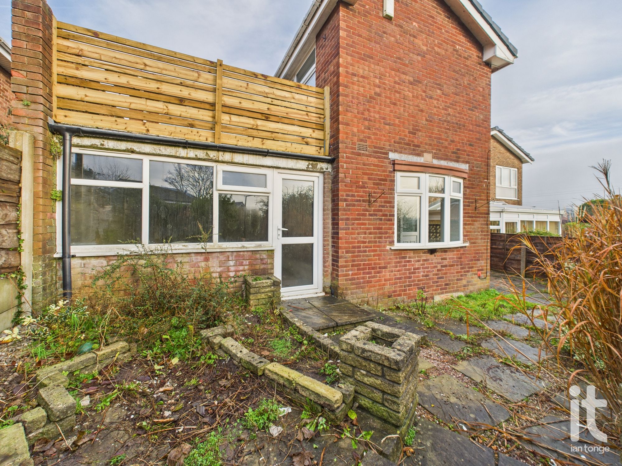 3 bedroom link detached bungalow For Sale in Stockport - Photograph 34.