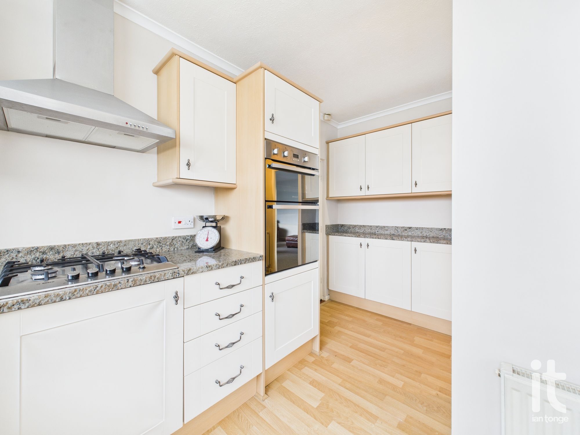 3 bedroom link detached bungalow For Sale in Stockport - Photograph 6.