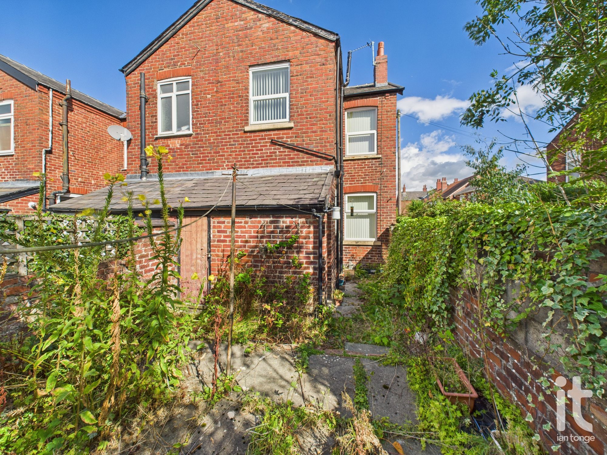 2 bedroom end terraced house For Sale in Stockport - Photograph 14.