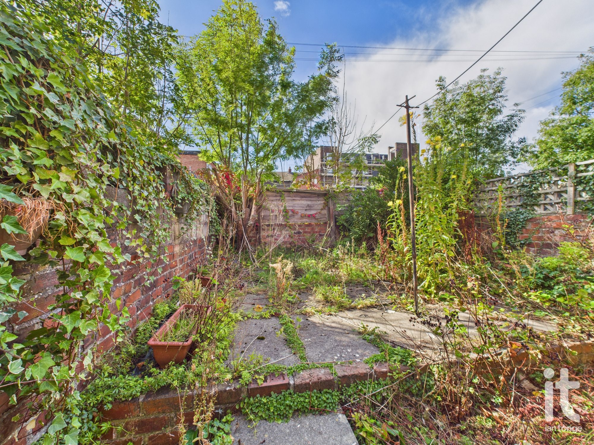 2 bedroom end terraced house For Sale in Stockport - Photograph 13.