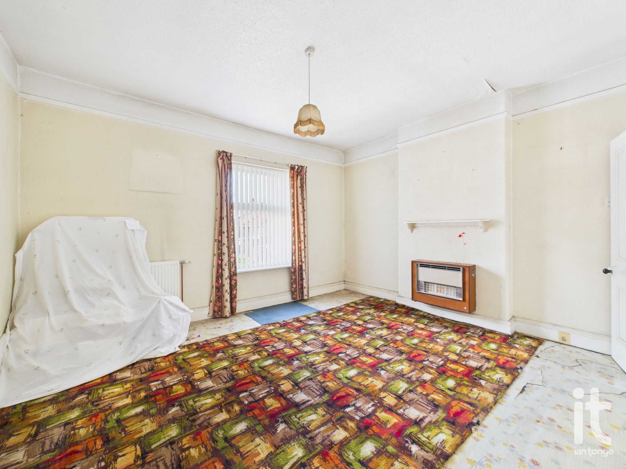 2 bedroom end terraced house For Sale in Stockport - Photograph 9.