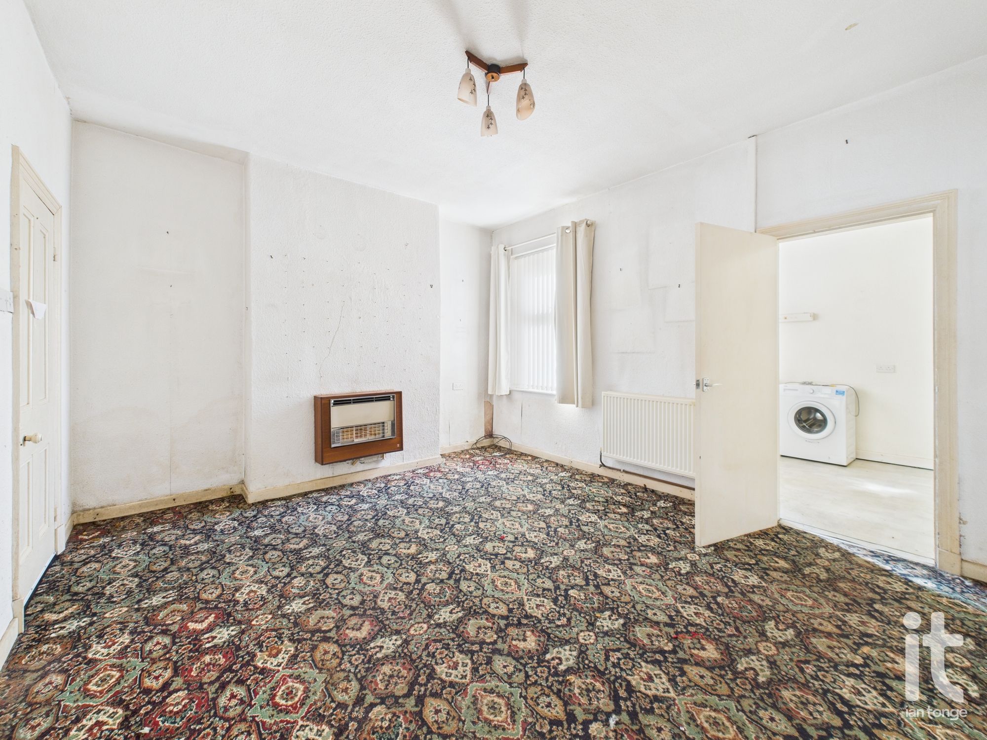 2 bedroom end terraced house For Sale in Stockport - Photograph 7.