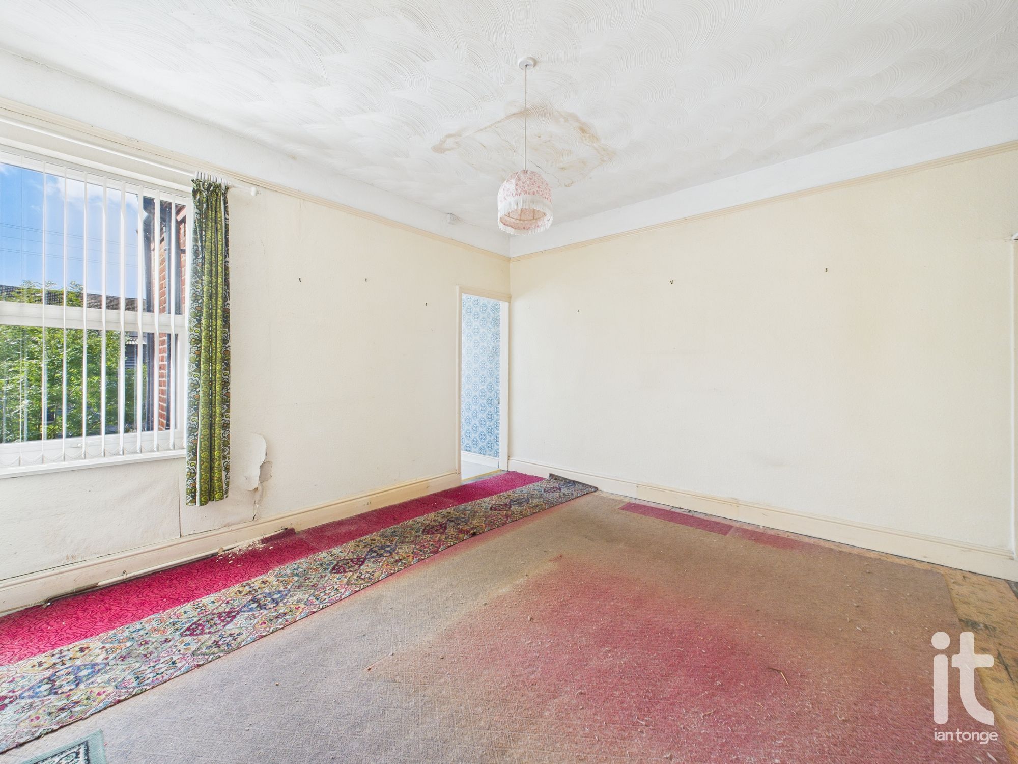 2 bedroom end terraced house For Sale in Stockport - Photograph 10.