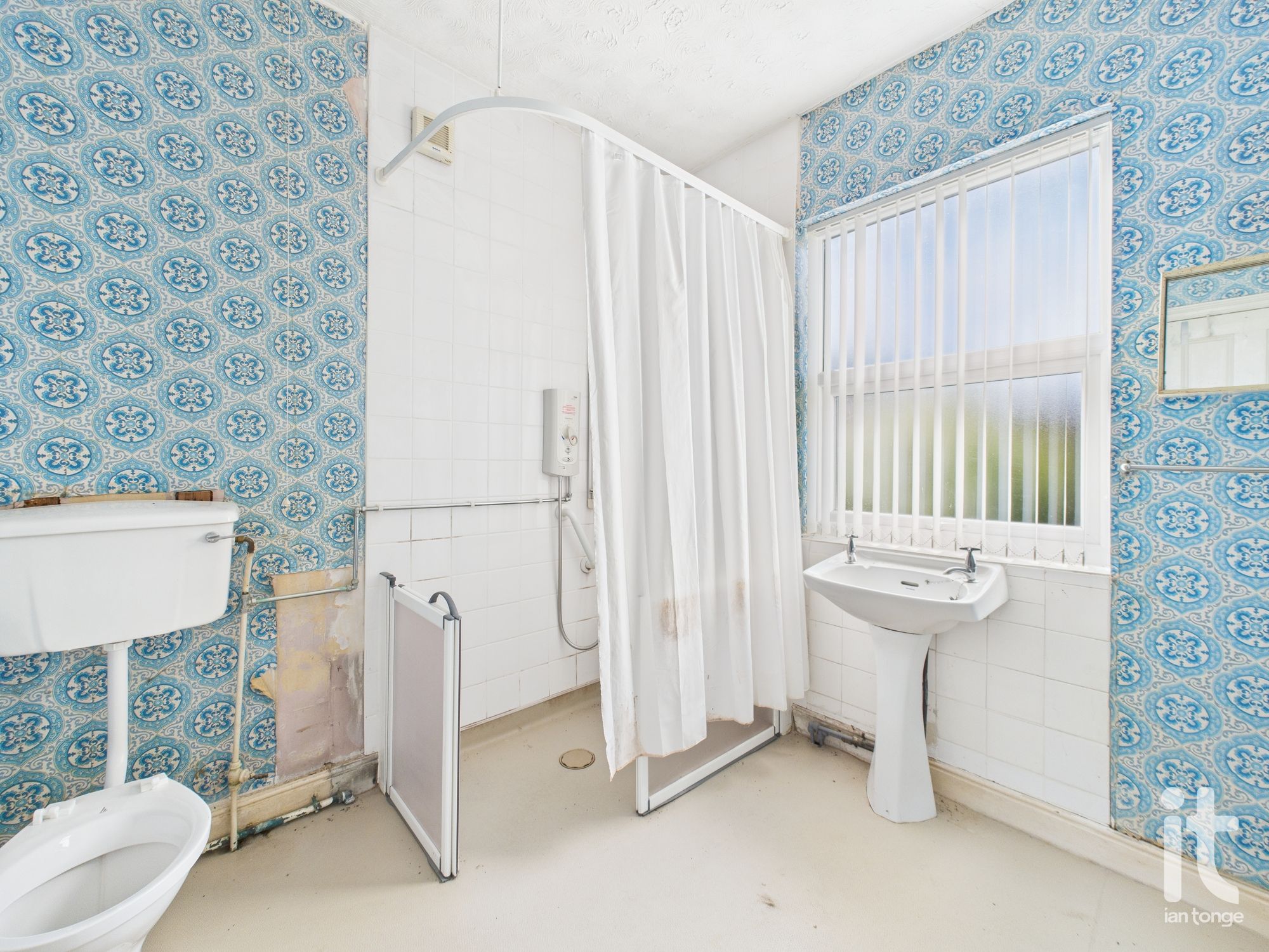 2 bedroom end terraced house For Sale in Stockport - Photograph 12.