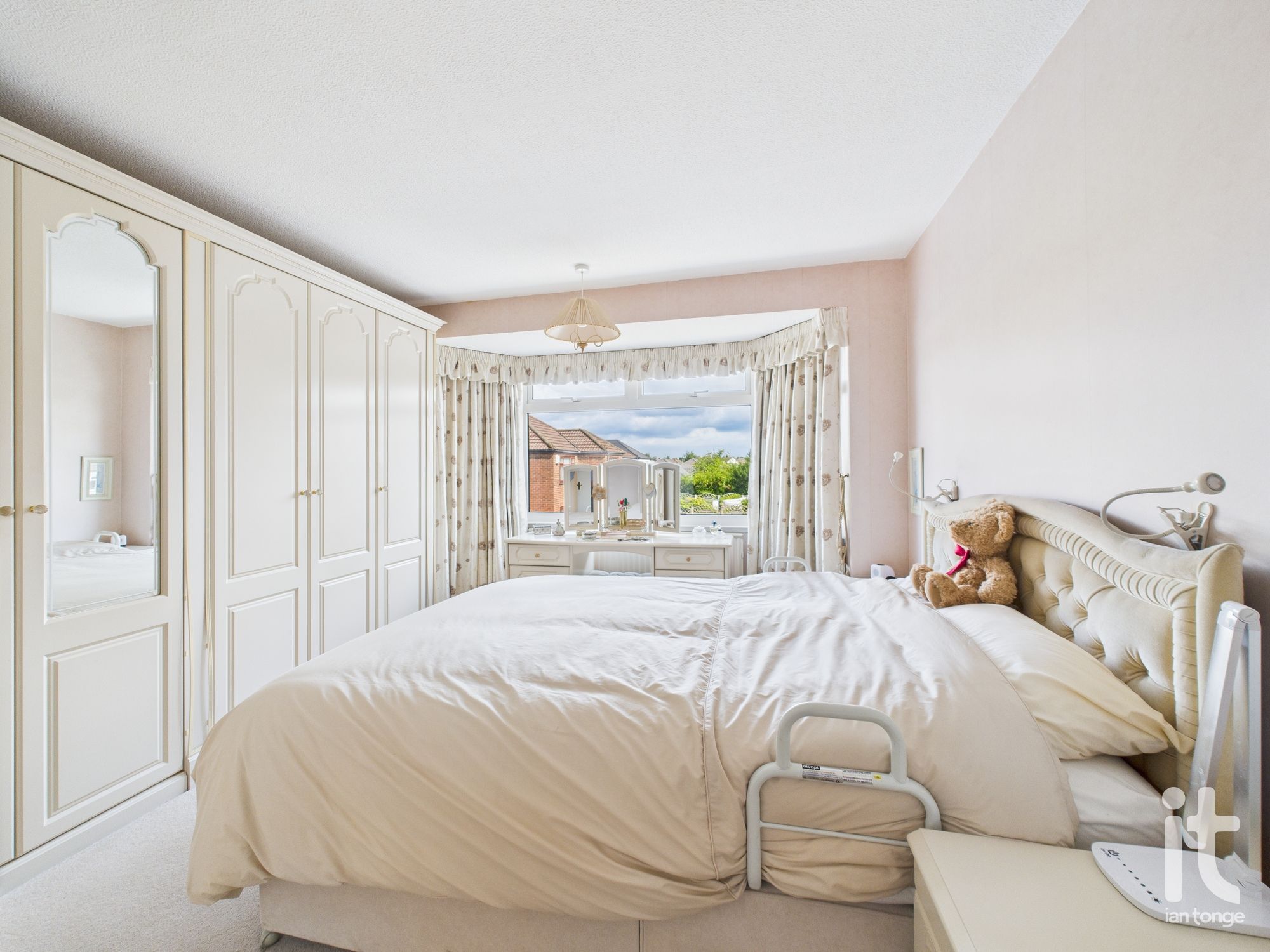 3 bedroom link detached house For Sale in Stockport - Photograph 4.