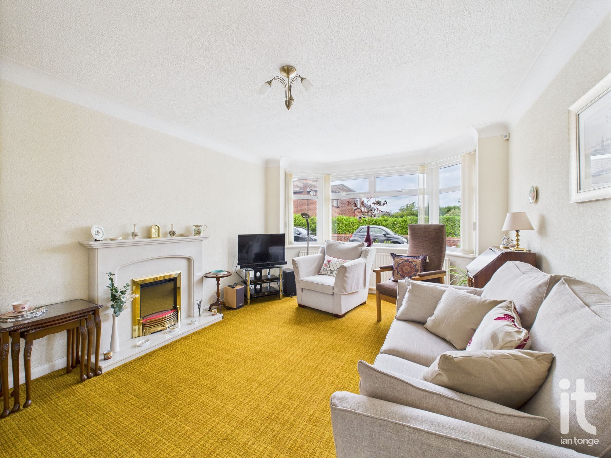 3 bedroom link detached house For Sale in Stockport - Photograph 3.