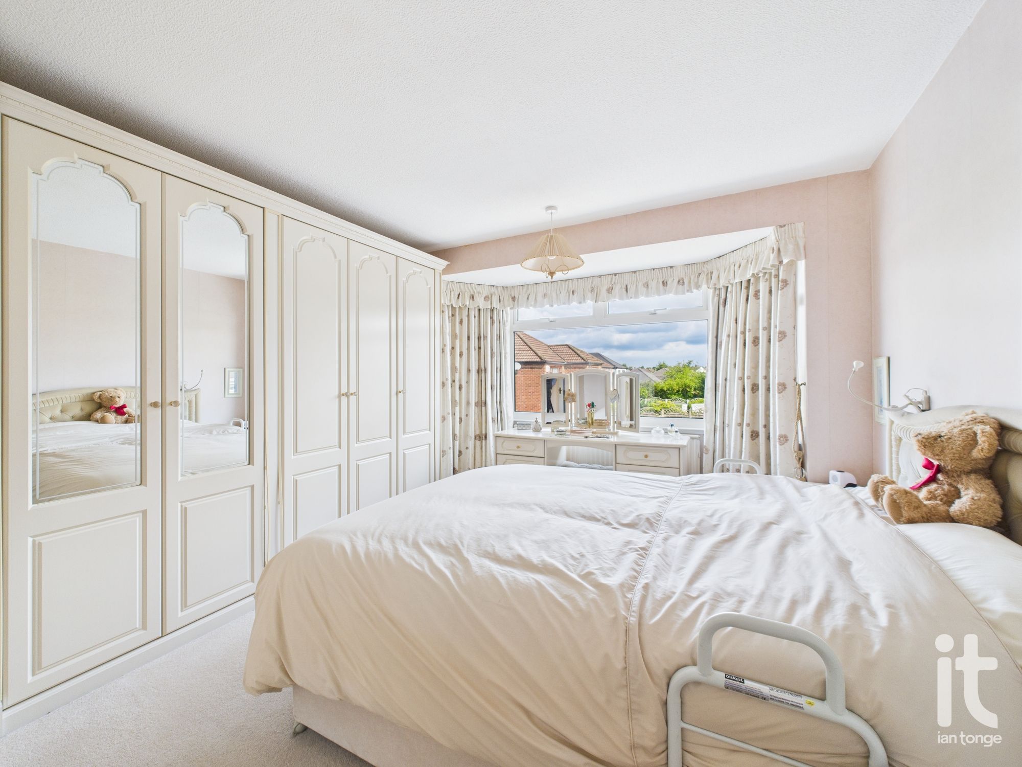3 bedroom link detached house For Sale in Stockport - Photograph 14.