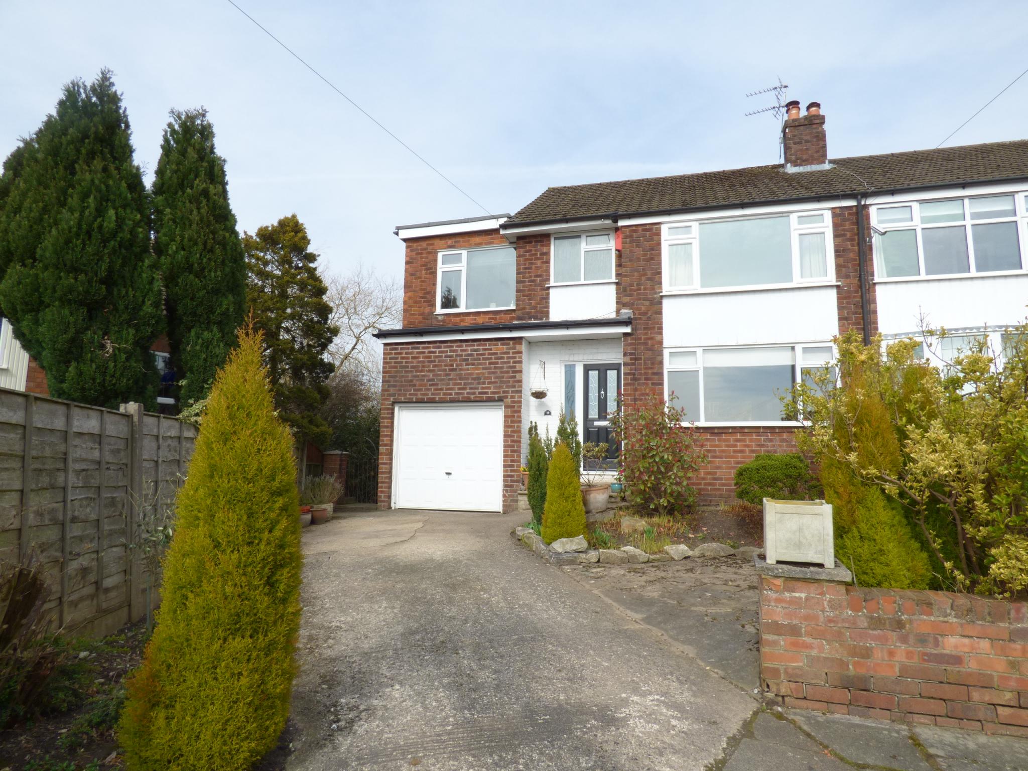 5 Bed Semi-detached House For Sale - Photograph 1