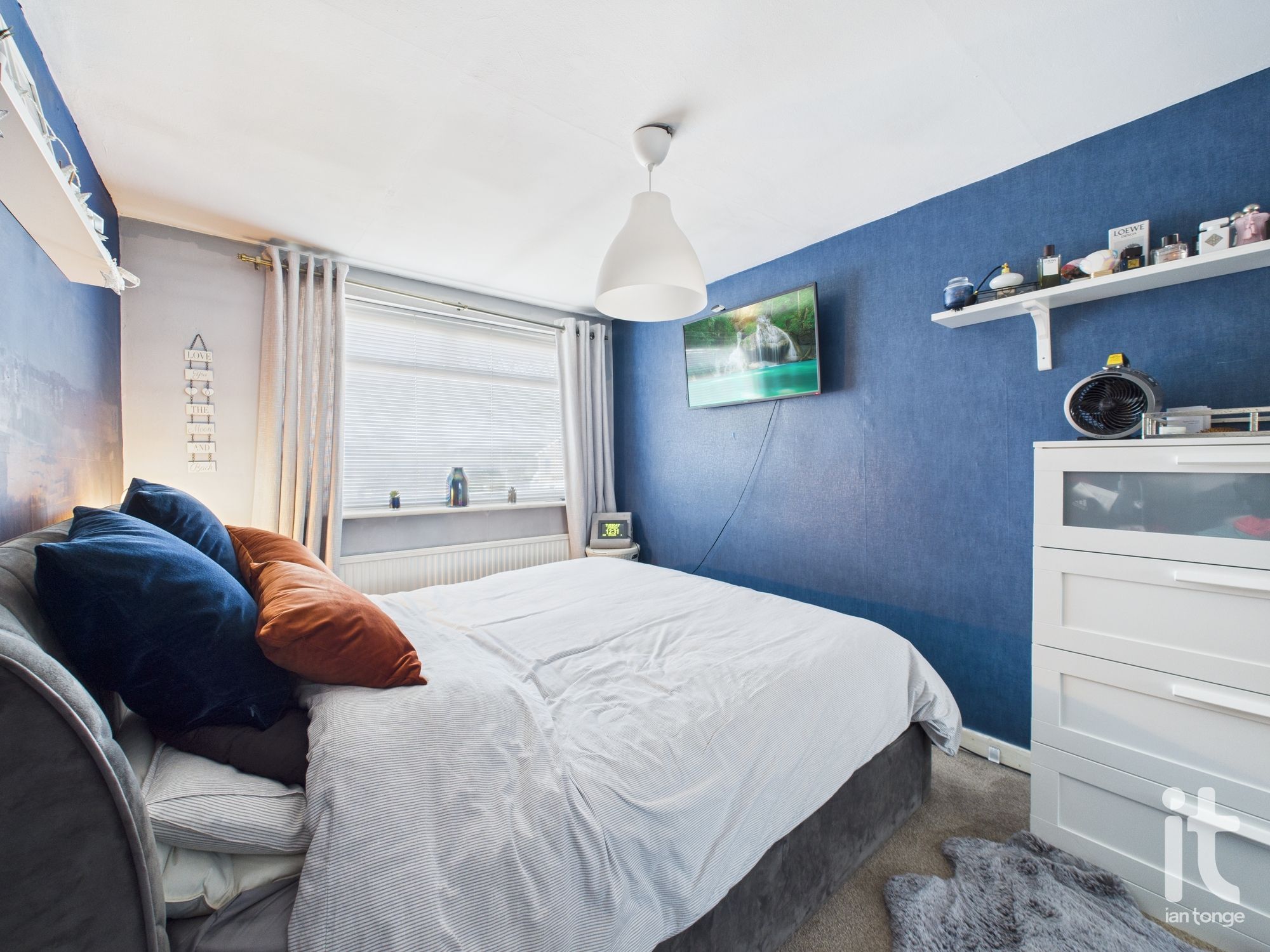 3 bedroom semi-detached house For Sale in Stockport - Photograph 8.