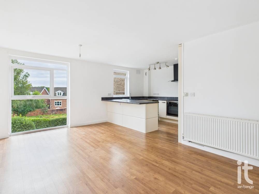 2 bedroom apartment flat/apartment For Sale in Stockport - Photograph 7.