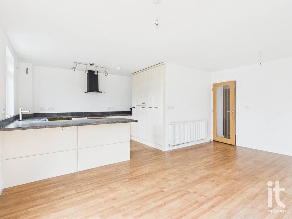 2 bedroom apartment flat/apartment For Sale in Stockport - Photograph 10.