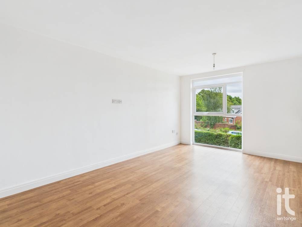 2 bedroom apartment flat/apartment For Sale in Stockport - Photograph 6.