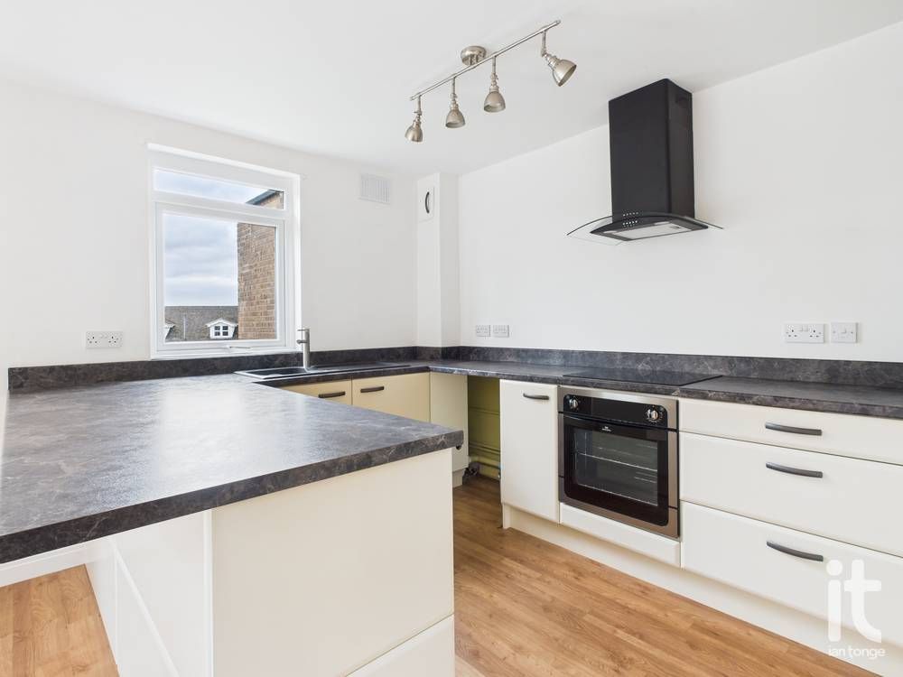 2 bedroom apartment flat/apartment For Sale in Stockport - Photograph 9.
