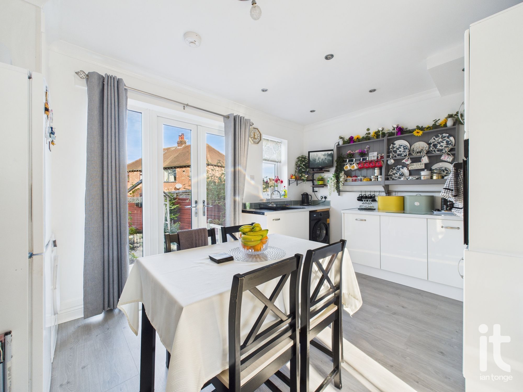 2 bedroom semi-detached house For Sale in Stockport - Photograph 8.